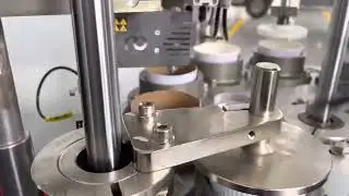 Hotmelt glue inject part for combinating inner paper cup with paper sleeve