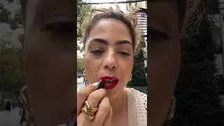 НАКРАШИ АЛЫЙ ГУБЫ В ПАРИЖЕ С НАМИ! #макияж #краснаяпомада #париж