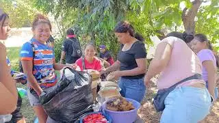 Los fuimos para la octagonal con las chicas del equipo  y gracias al suscriptor por los Rico panes 