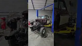 Nothing but the sound of the Kincer Crew dropping another cab on a fresh 7.3L Godzilla swap👊 #ford