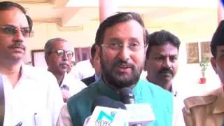(Marathi) HMoEFCC Prakash Javadekar interacts with media in Mumbai on April 02, 2016