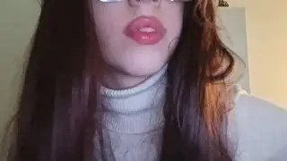 ASMR ITA - Fidanzata 💕 ti coccolo e ti bacio per rilassarti 
