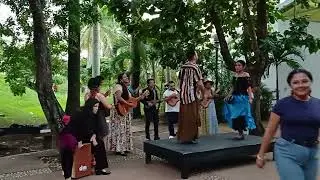 Rox Nacida Libre con Las Selvas tocando El Zapateado en Fandango USBI
