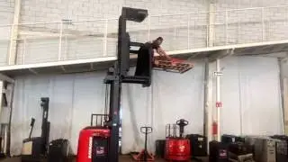 Montacargas Eléctrico Raymond Order Picker 560-OPC30TT