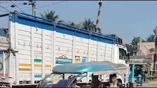 busy railgate, Indian train crossing video live