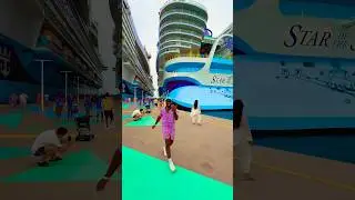 The world&rsquo;s largest cruise ship meet for the first time🤯 @RoyalCaribbean  #staroftheseas