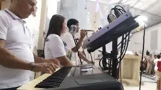 Con el evangelio del bautizo del señor Jesús en la santa eucaristía 