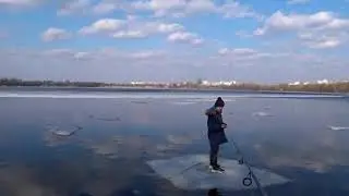 Man saves 11-yr-old boy stuck on floating ice using fishing rod in Ukraine | Really News