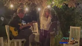 Tina Ferrari y Cale guerrieri, en el bar Bella Pinta de Villa Ventana.