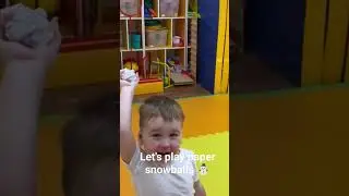 Играем в снежки #дома. Kids like playing snowballs