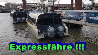 Mit der Expressfähre ( Schnellboot ) nach Juist , um Betten anzuliefren .