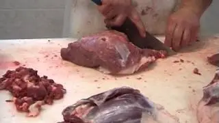 Il Salame, le fasi della creazione, la mondatura seconda parte