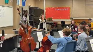 Guest Jazz musician Mimi Jones plays with Holman Orchestra