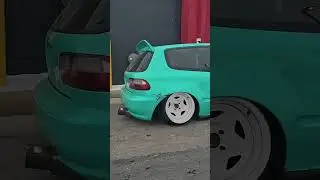 Снова спасают ситуацию щупальцы бордюра. Honda Civic 94 hb на 15x10 #статичный #стойка #удар