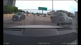 Driver swerves and hits middle divider in Dallas, Texas