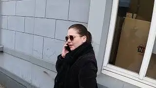 SIE WILL NICHT ZUGUCKEN