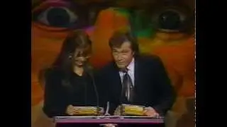 Myriam Hernandez y Arturo Peniche entregan premio 
