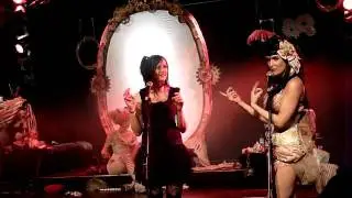 Emilie Autumn - Veronica kissing Vera from the Audience HD Rat Game