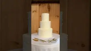 В этом году мне очень понравились жемчужные свадебные торты #свадебныйторт #жемчуг #масляныйкрем ...