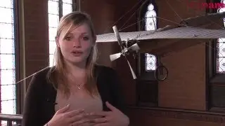 Julie, ingénieure en aéronautique et spatial, diplômée de l'École d'ingénieurs du Cnam