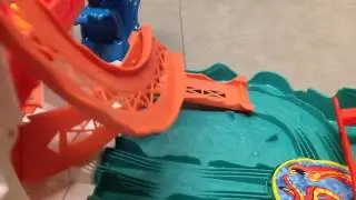 Toy Review:Hot Wheels Shark Bite Bay