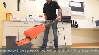 POLERING AV GUMMIGULV I LPET AV 2 TIMER