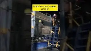 The hydraulic plate changing wrench is a tool used to clean plate heat exchangers.