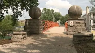 Walnut Street pedestrian bridge reopens
