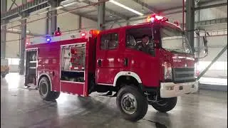 SINOTRUK HOWO Red Color Water Tank Fire Truck 4000L Capacity For Road Spraying Multipurpose