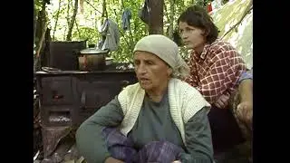 Lokja rr&euml;fen momentin tragjik kur paramilitar&euml;t serb&euml; ia dogj&euml;n sht&euml;pin&euml;.