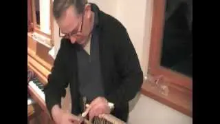 Szarfowanie (profilowanie) młotków w pianinie. Stroiciel Paweł wyjasnia.