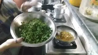 मेथीची भाजी कशी बनवायची याचा येथे पूर्ण व्हिडिओ आहे.