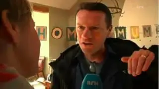 U2News - Larry at the set of 