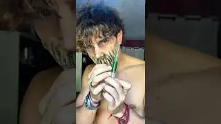 Que le ha pasado a mi amigo?😂
