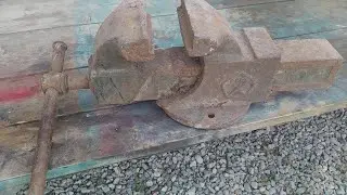 Restoration of a very rusty stuck vise | T Restoration