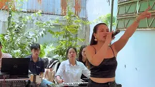 Miễn b&agrave;n từ chất giọng đến phong c&aacute;ch biểu diễn của bạn nữ n&agrave;y