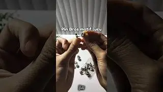 Pin Bros motif lucu