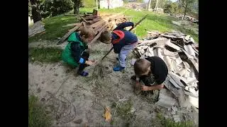 How do refugees live?