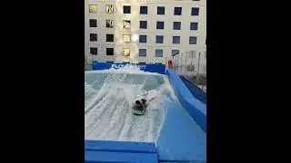 FlowRider в Лас-Вегасе в казино Planet Hollywood Resort Casino 2025. Очки Oakley Meta.