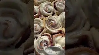 blueberry cinnamon rolls aka sweet dough with blueberry preserves and cream cheese frosting #baking