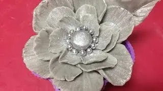 كيفية عمل بروش وردة من عجينة الشوكولا البيضاء
