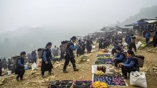 What do Vietnamese people like to buy at the market? You can find the answer at this rural market.