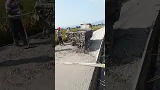 Concrete pavement pouring process for rural paths