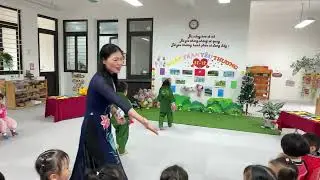 Nội dung chính:  Dạy vận động: Chú bộ đội. NDKH: Nghé hát: Chú bộ đội và cơn mưa. Lứa tuổi: 3-4 tuổi