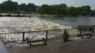 Evacuations under way amid flooding fears in Cedar Rapids