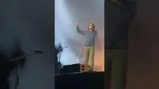 Snow Patrol Scarborough Gary Lightbody intro chat and welcomes Johnny McDaid back