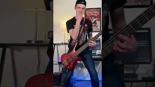 Steve Harris&rsquo; INSANE finger work in Hallowed Be Thy Name - Iron Maiden
