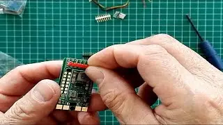拆包FlyingRC F4WSE MK1.5版固定翼飞控，看一下与上一个版本的区别