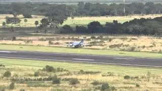 IA-58 Pucar&aacute; - rasante y tonel en Aeropuerto de Resistencia - Fuerza A&eacute;rea Argentina