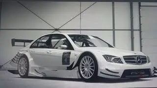 Acorre con el carro mercedes amg c class touring car